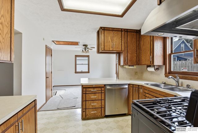 3018 S 30th Street, Omaha, NE 68105