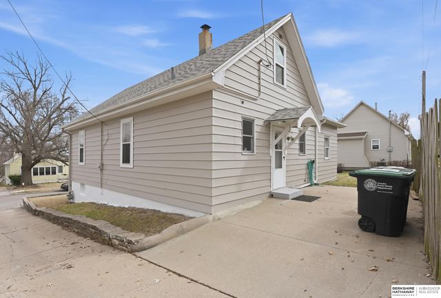 3018 S 30th Street, Omaha, NE 68105