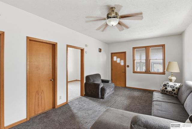 3018 S 30th Street, Omaha, NE 68105