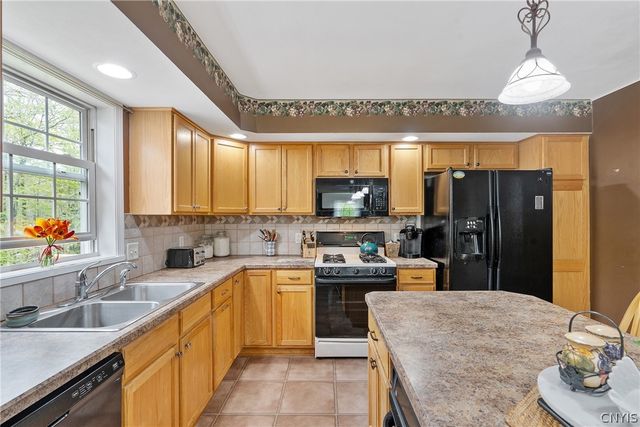 4 Kinderwood Drive, Marcellus, NY 13108