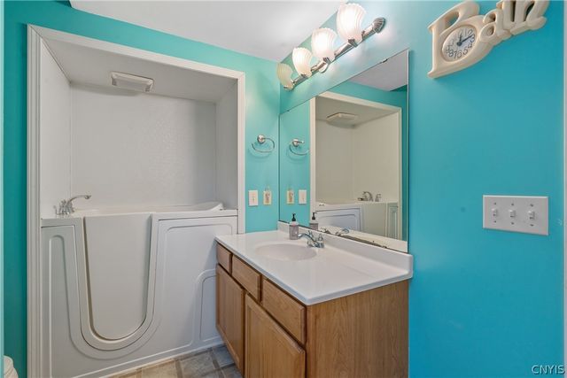 4 Kinderwood Drive, Marcellus, NY 13108