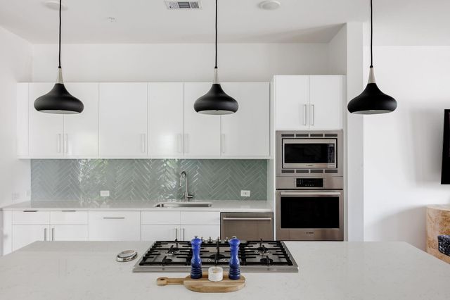 3100 Menchaca RD 11, Austin, TX 78704