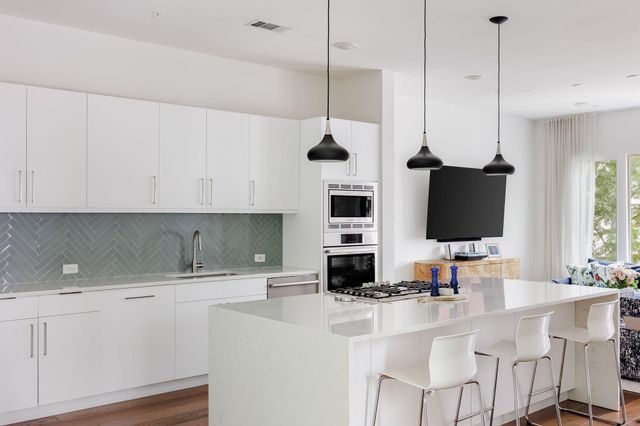 3100 Menchaca RD 11, Austin, TX 78704