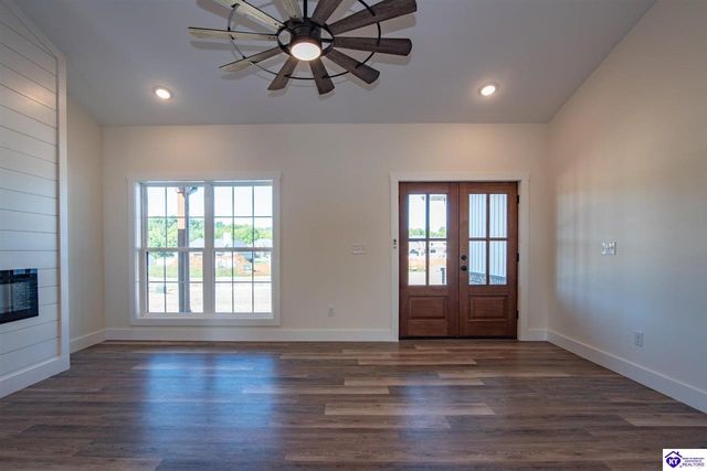 239 Sangria Ct, Vine Grove, KY 40175
