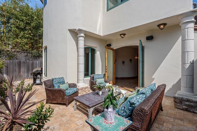 7964 Prospect Place, La Jolla, CA 92037