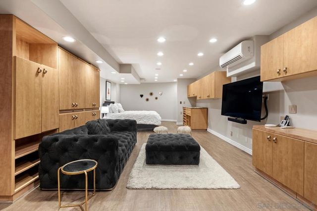 7964 Prospect Place, La Jolla, CA 92037