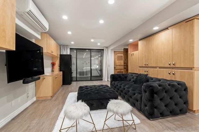 7964 Prospect Place, La Jolla, CA 92037