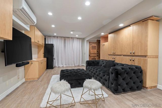 7964 Prospect Place, La Jolla, CA 92037