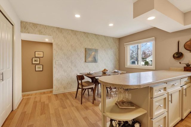 910 16TH STREET SOUTH, Wisconsin Rapids, WI 54494