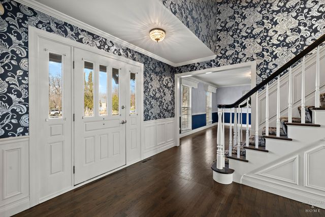 657 Old Westbury Road, Crystal Lake, IL 60012