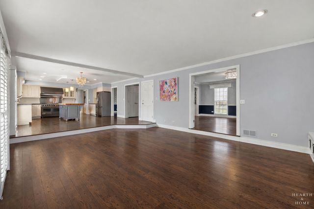 657 Old Westbury Road, Crystal Lake, IL 60012