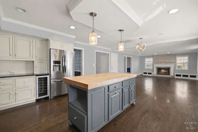 657 Old Westbury Road, Crystal Lake, IL 60012