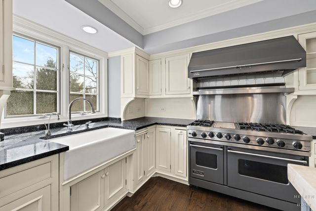 657 Old Westbury Road, Crystal Lake, IL 60012