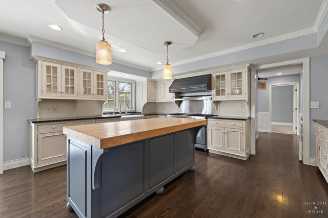 657 Old Westbury Road, Crystal Lake, IL 60012