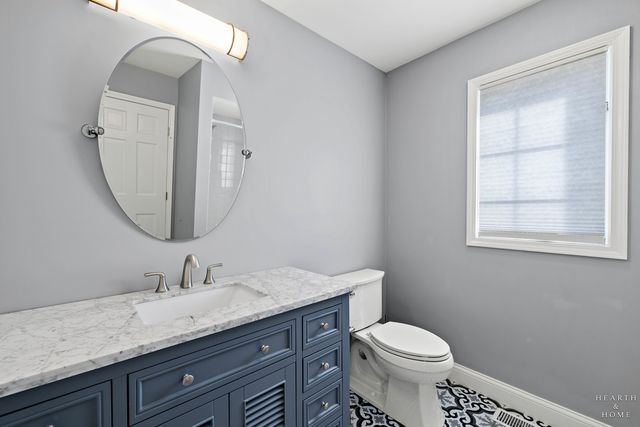 657 Old Westbury Road, Crystal Lake, IL 60012