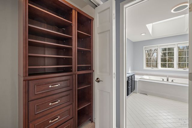 657 Old Westbury Road, Crystal Lake, IL 60012