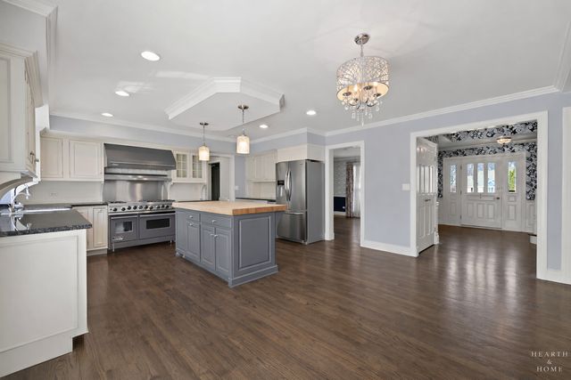 657 Old Westbury Road, Crystal Lake, IL 60012