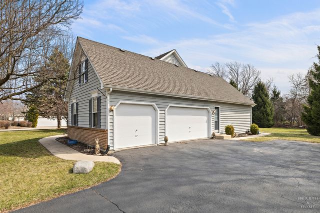 657 Old Westbury Road, Crystal Lake, IL 60012