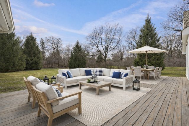 657 Old Westbury Road, Crystal Lake, IL 60012