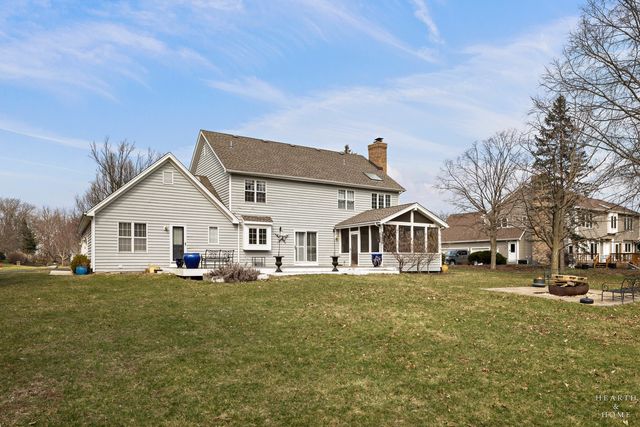 657 Old Westbury Road, Crystal Lake, IL 60012