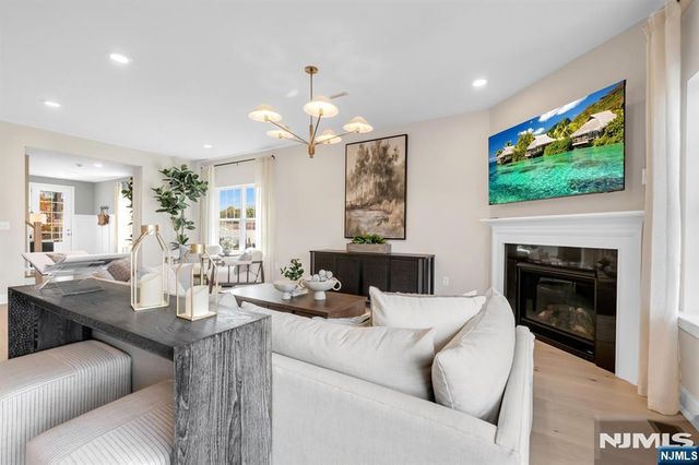14 Belmont Place, Oakland, NJ 07436