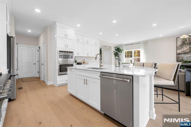 14 Belmont Place, Oakland, NJ 07436