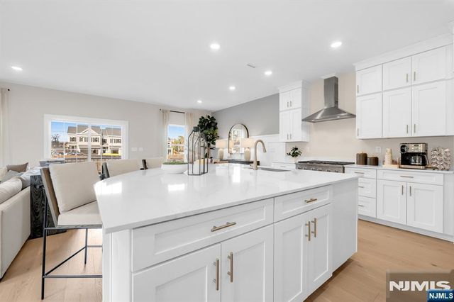 14 Belmont Place, Oakland, NJ 07436