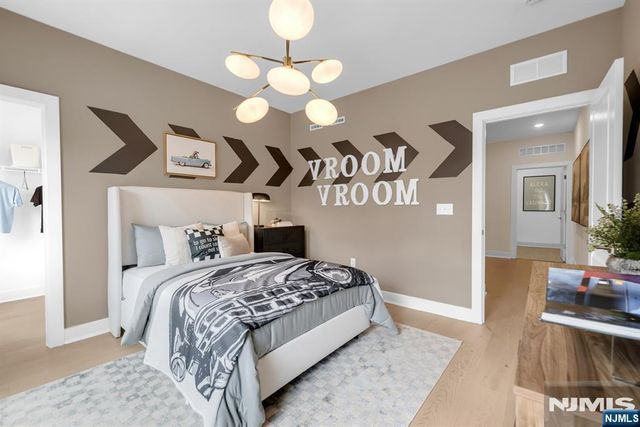 14 Belmont Place, Oakland, NJ 07436
