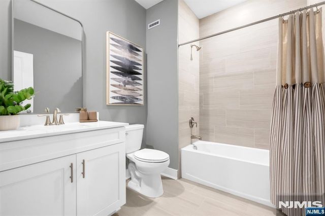 14 Belmont Place, Oakland, NJ 07436