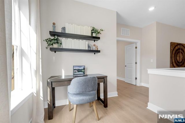 14 Belmont Place, Oakland, NJ 07436