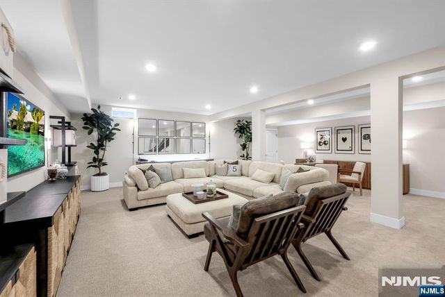14 Belmont Place, Oakland, NJ 07436