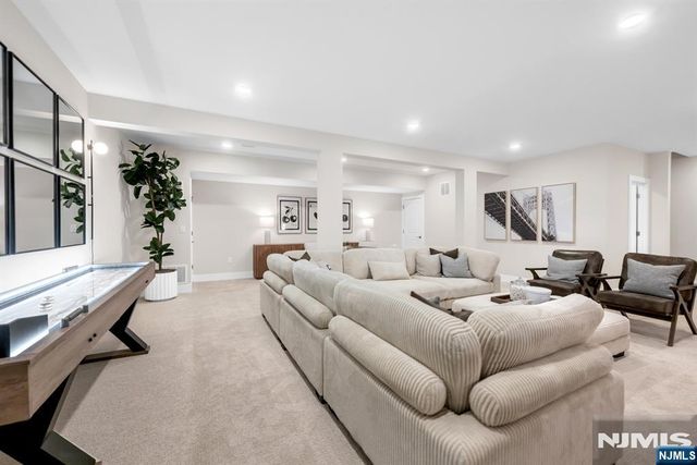 14 Belmont Place, Oakland, NJ 07436