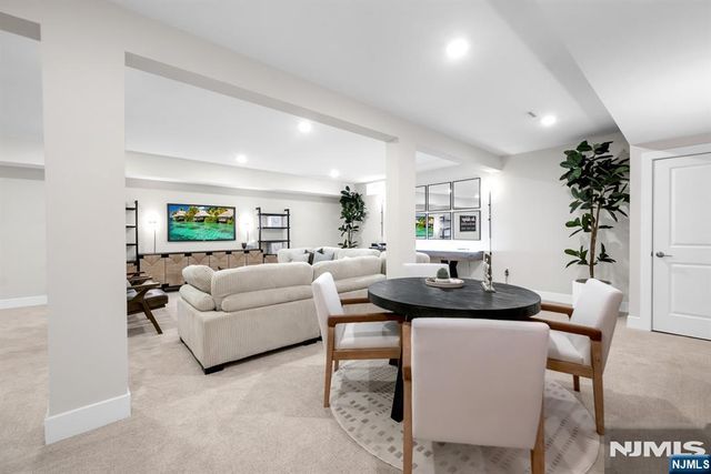 14 Belmont Place, Oakland, NJ 07436