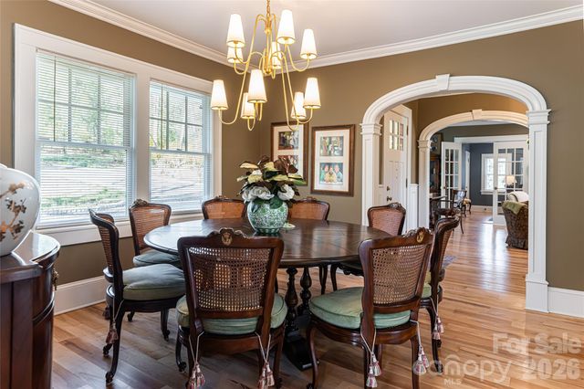40 Forest Road, Asheville, NC 28803
