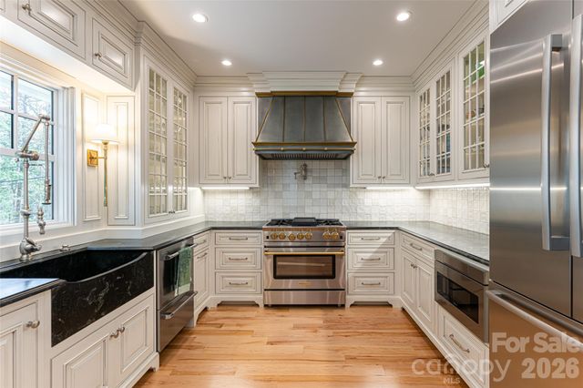 40 Forest Road, Asheville, NC 28803