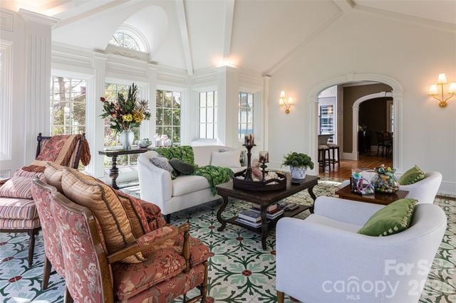 40 Forest Road, Asheville, NC 28803
