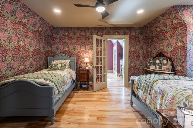 40 Forest Road, Asheville, NC 28803