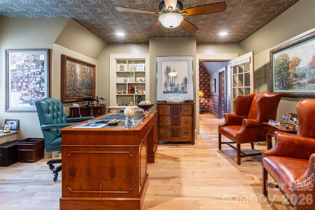 40 Forest Road, Asheville, NC 28803
