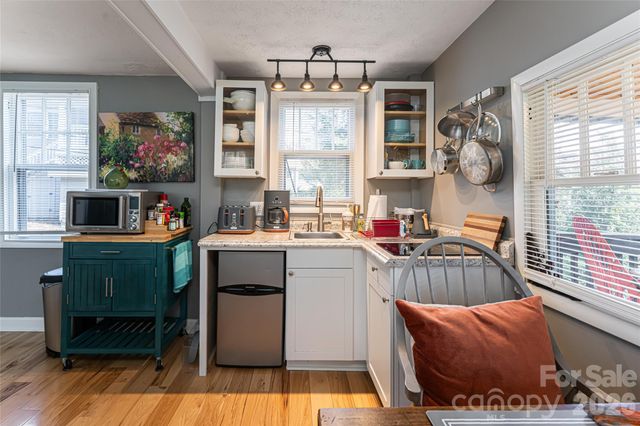 40 Forest Road, Asheville, NC 28803