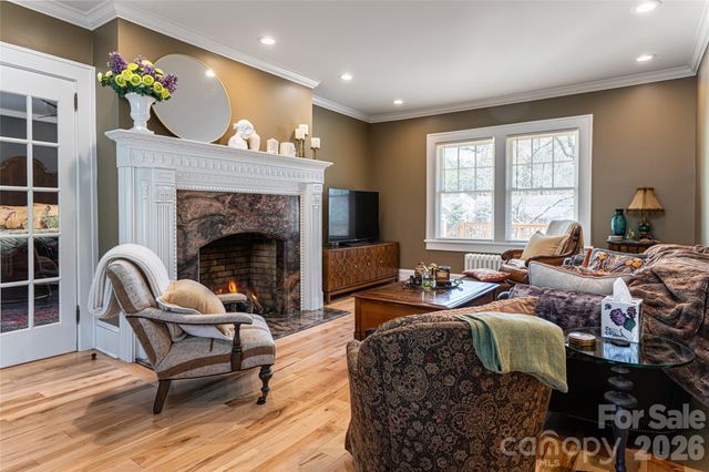 40 Forest Road, Asheville, NC 28803