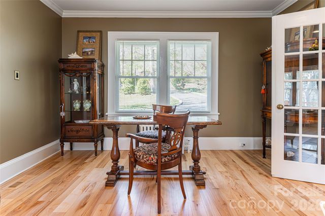40 Forest Road, Asheville, NC 28803