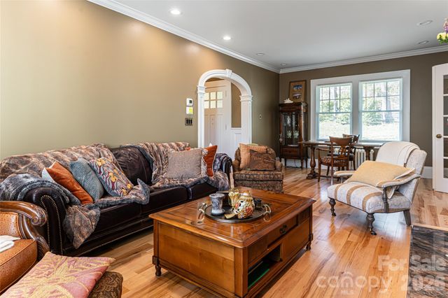 40 Forest Road, Asheville, NC 28803