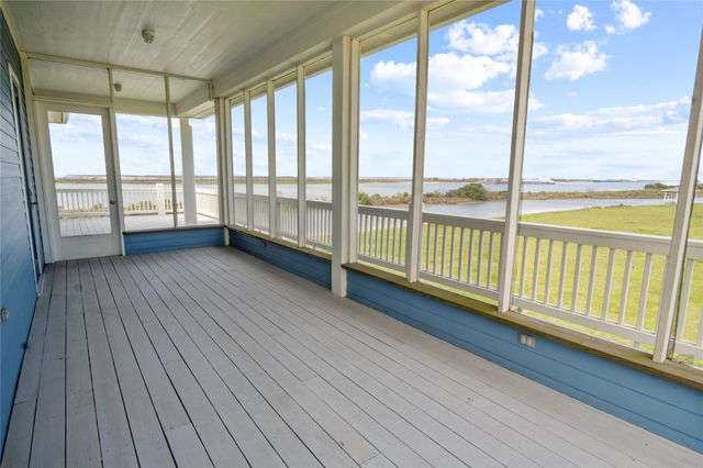 1813 Laguna Harbor Estate Boulevard, Port Bolivar, TX 77650