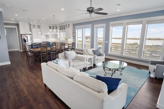 1813 Laguna Harbor Estate Boulevard, Port Bolivar, TX 77650