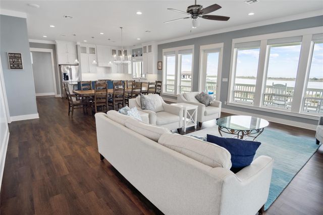 1813 Laguna Harbor Estate Boulevard, Port Bolivar, TX 77650