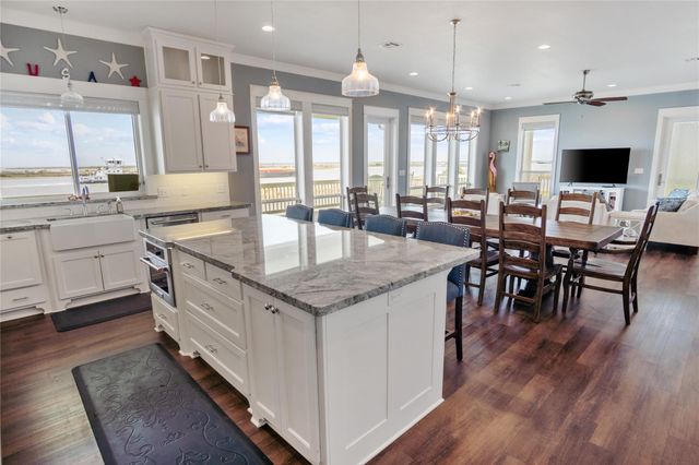 1813 Laguna Harbor Estate Boulevard, Port Bolivar, TX 77650