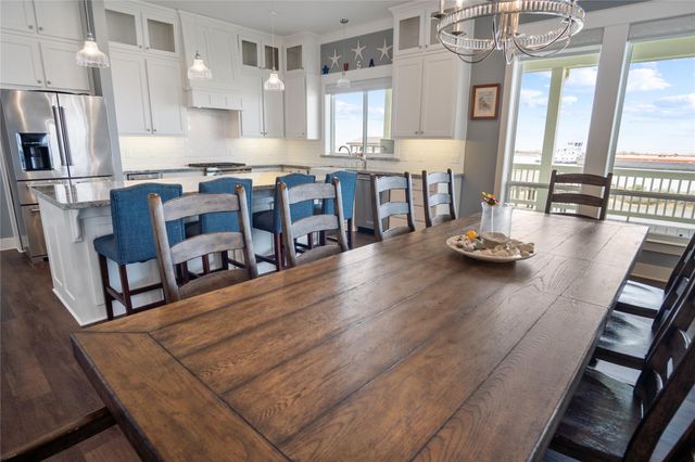 1813 Laguna Harbor Estate Boulevard, Port Bolivar, TX 77650