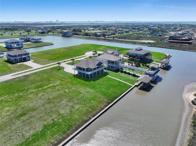 1813 Laguna Harbor Estate Boulevard, Port Bolivar, TX 77650