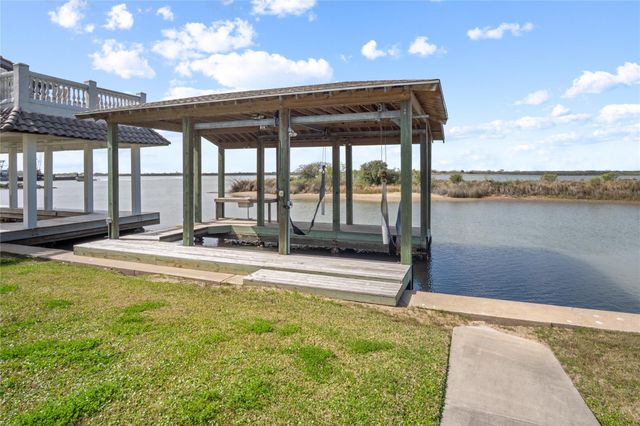 1813 Laguna Harbor Estate Boulevard, Port Bolivar, TX 77650