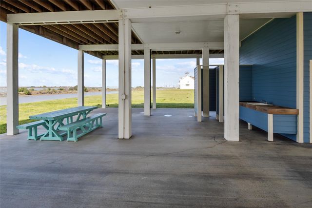 1813 Laguna Harbor Estate Boulevard, Port Bolivar, TX 77650